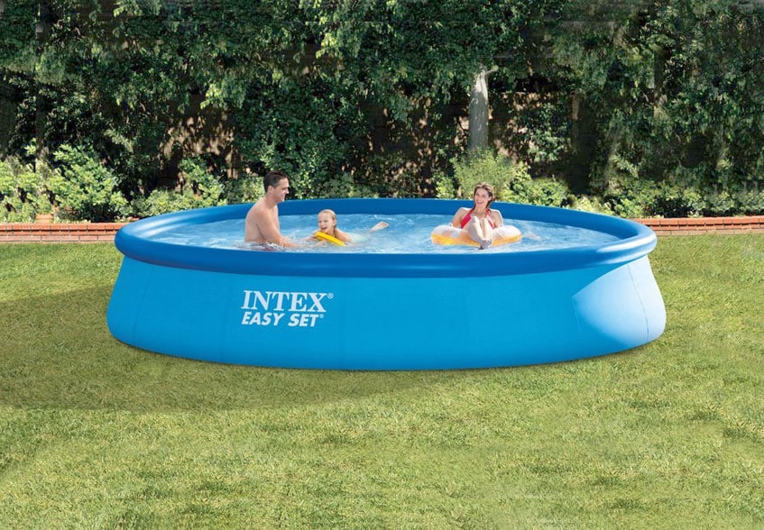 Intex Easy Pool 28142 - 396x84 cm im Garten aufgebaut