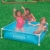 Kinder spielen im Intex Mini Frame Pool 122x122x30 cm