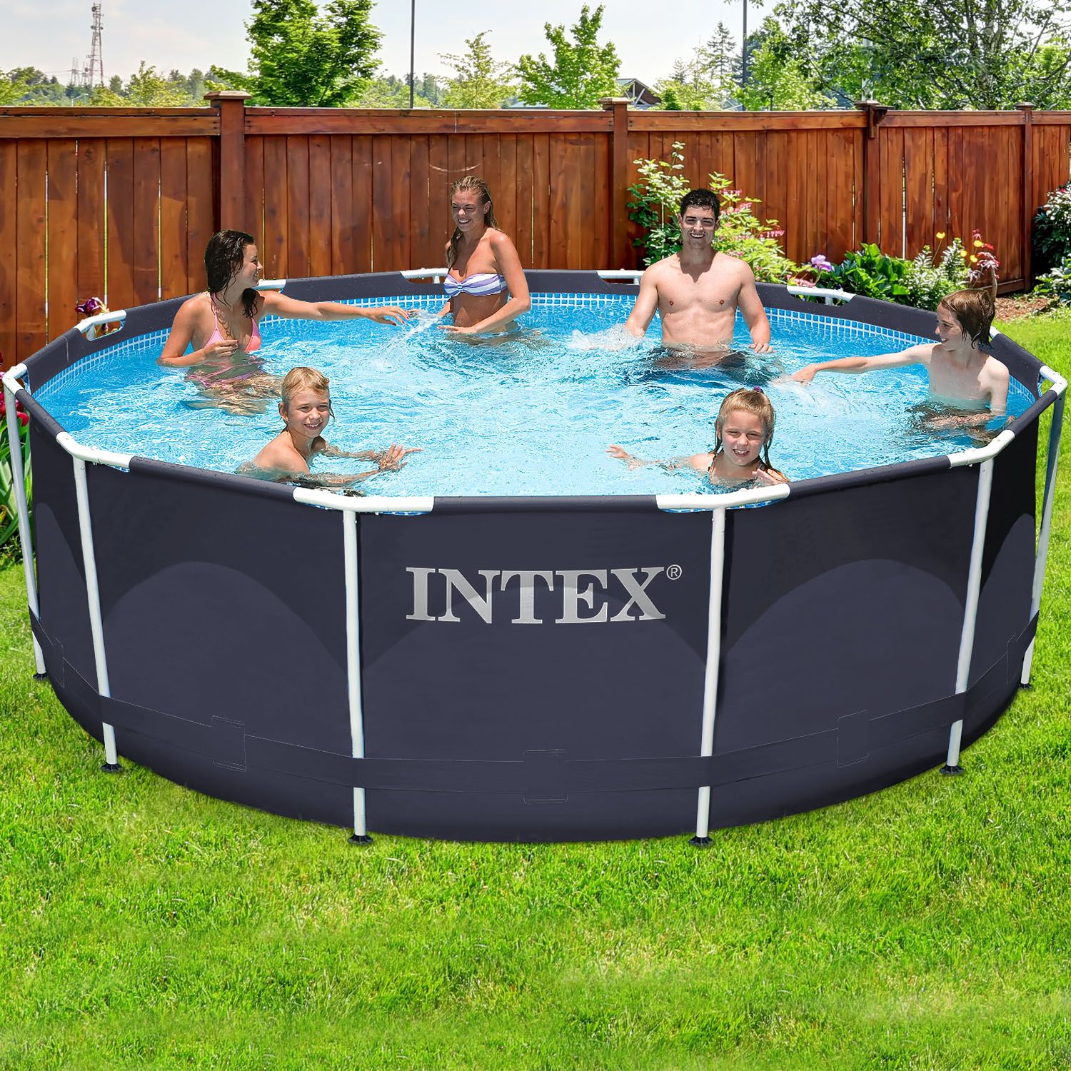 Menschen planschen im Intex Frame Pool 28936 – 366x122cm