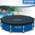 Spielende Kinder und die Intex Abdeckplane 305 Frame für Stahlrohrpools