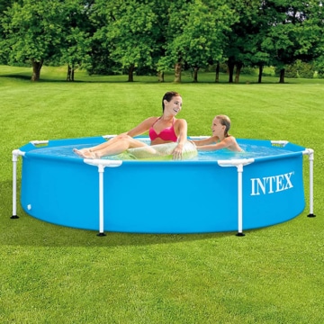 Intex Frame Pool 28205 - 244x51cm ist aufgestellt im Garten