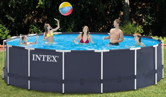 spielende Mensachen im Intex Frame Pool 28938 - 457x122cm