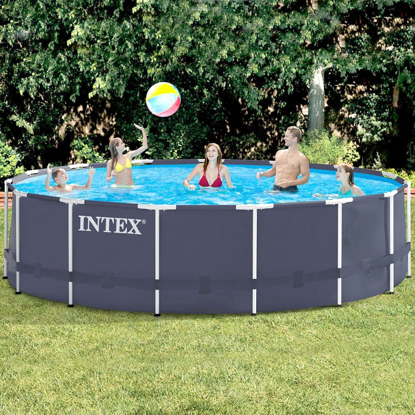 Familie spielt im Intex Frame Pool 28938 - 457x122cm