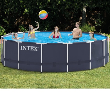 Familie spielt mit einem Ball in Ihrem Intex Frame Pool 28938 - 457x122cm