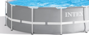 Stahlgerüst mit eingehängter Poolfolie des Pools 26716 von Intex