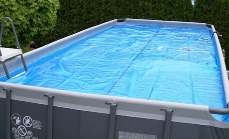 Intex 29026 Solarabdeckung auf einem pool
