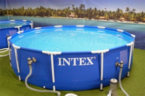 Intex Frame Pool klares Wasser
