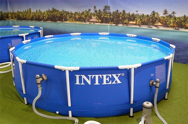 Intex Frame Pool klares Wasser