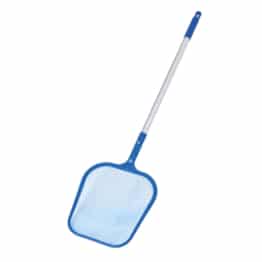 Flowclear™ Kescher mit Teleskop-Haltestiel 126 cm Halten Sie Ihren Pool mit dem Clean Cast Skimmer Set sauber und frei von Schmutzpartikeln. Mit der strapazierfähigen Mesh-Konstruktion können Sie sehr einfach unerwünschte Partikel aus Ihrem Pool heraussammeln. Der 1,26 m lange Teleskopstiel aus Aluminium besitzt geringes Gewicht und seine zwei Teile sind ausziehbar. Ein hervorragendes Zubehör für Ihren Pool! Produktdetails Aluminium Teleskop-Haltestiel 126 cm 30 mm Innendurchmesser des Stiels Kescheraufsatz mit robustem Netz