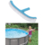 Pool Bürste und Frau reinigt Ihren Pool mit der Intex gebogene Bürste 40,6-cm 0775448