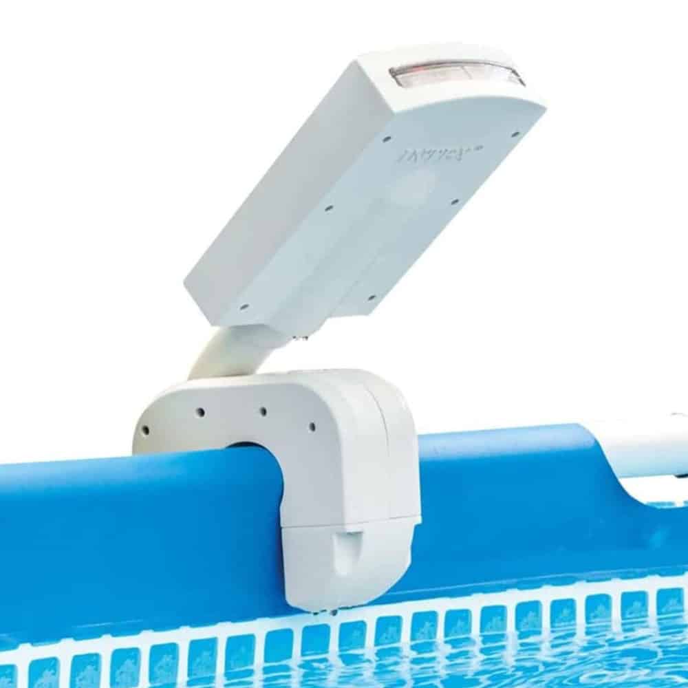 Intex Wasserfontäne für Pool Multi Color LED Wassersprüher 28089 am Pool montiert