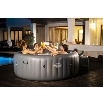 Menschen entspannen sich im Bestway® LAY-Z-SPA® Whirlpool Santorini HydroJet Pro™ Ø 216 x 80 cm, rund