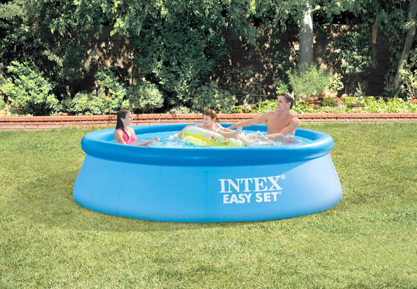 Intex Easy Pool 28122 - 305x76 cm im Garten aufgebaut