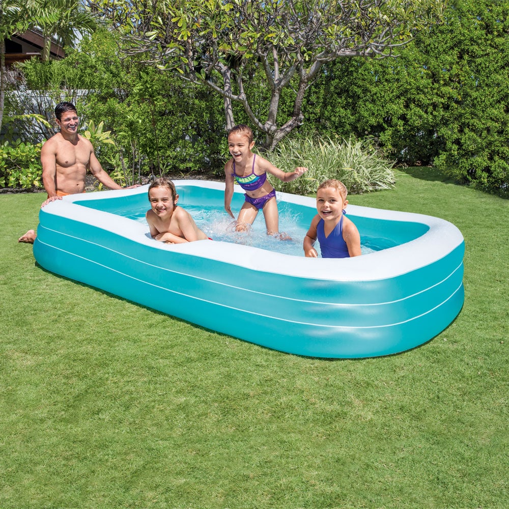 Kinder planschen im Intex Swim Center Family Pool - Kinder Planschbecken - 305 x 183 x 56 cm
