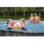 Familie entspannt sich im Bestway Steel Pro MAX Ersatz Frame Pool ohne Zubehör Ø 427 x 107 cm, Holz-Optik