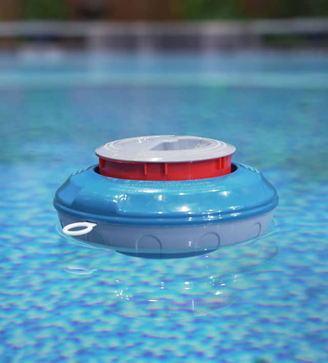 Dosierschwimmer im Pool